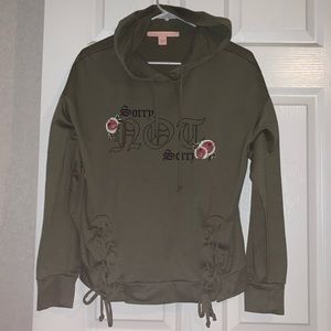 🐿 Rebellious one green sweater size medium